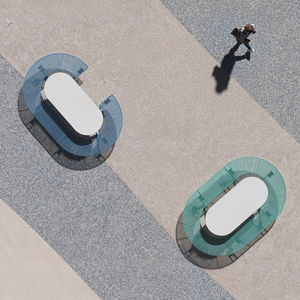 conjunto de mesa y banco contemporáneo