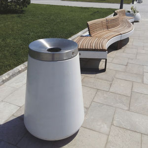 cubo de basura público