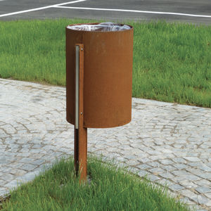 cubo de basura público