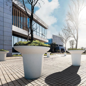 jardinera de madera exótica