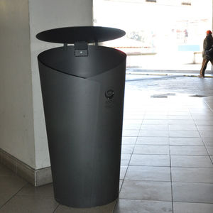 cubo de basura público
