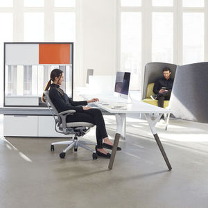 mesa de trabajo contemporánea