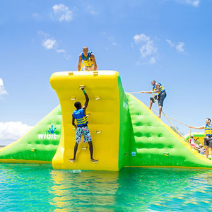 juego hinchable para piscina pública