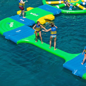 juego hinchable para piscina pública