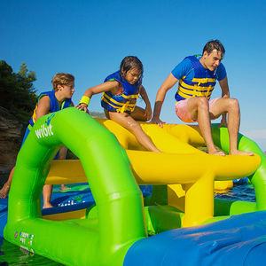 juego hinchable para piscina pública