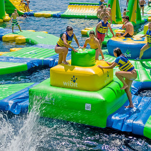juego hinchable para piscina pública