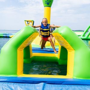 juego hinchable para piscina pública