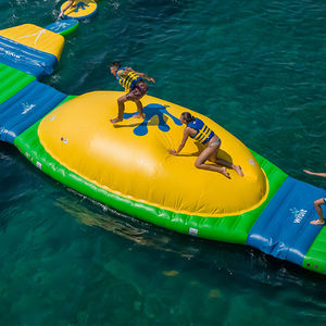 juego hinchable para piscina pública
