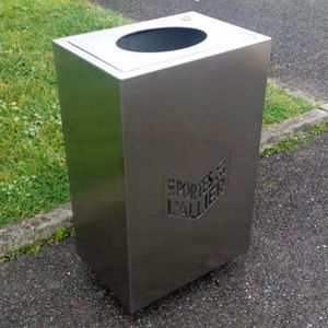 cubo de basura público