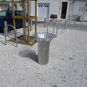 cubo de basura público