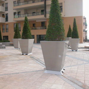 jardinera de acero inoxidable