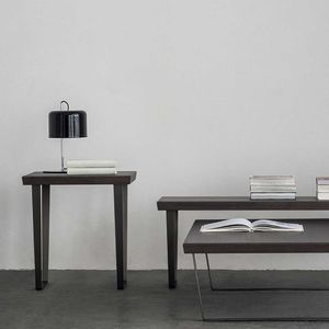 mesita auxiliar contemporánea / de madera / de metal cromado / cuadrada