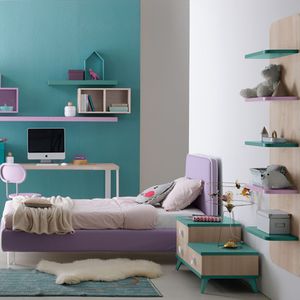 habitación para niños violeta