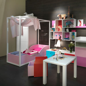 habitación para niños blanca