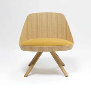 sillón bajo contemporáneo / de madera maciza / de roble / de tejido