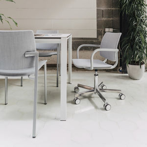 silla de oficina contemporánea