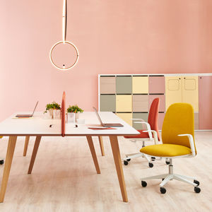 silla de oficina contemporánea