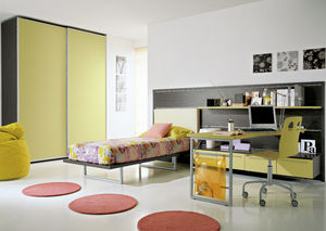 habitación para niños amarilla