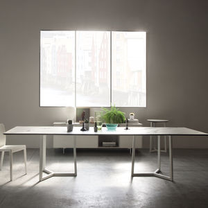 mesa contemporánea