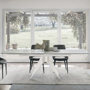 mesa de comedor contemporánea