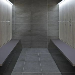 banco de vestuario contemporáneo