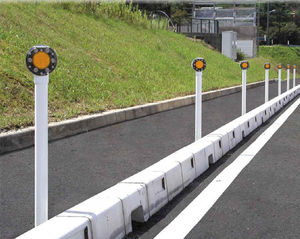 poste delineador luminoso
