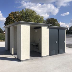 baño público de hormigón