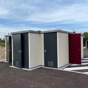 baño público de hormigón