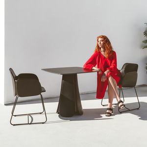 mesa contemporánea