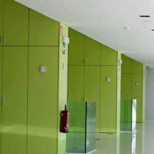 taquilla de vestuario de madera / estándar / para edificio público / para instalación deportiva