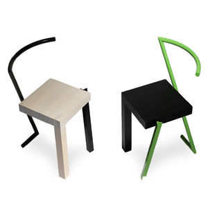 silla de diseño original / con 3 patas / de madera / negra