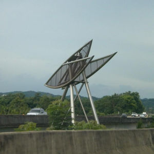 escultura de acero inoxidable