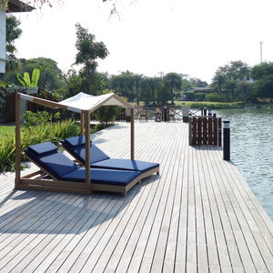 cama de jardín con dosel