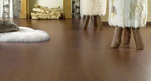suelo laminado en piezas amplias de HDF