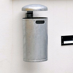 cubo de basura público