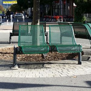 hileras de sillas de acero galvanizado