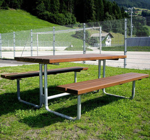 conjunto de mesa y banco contemporáneo
