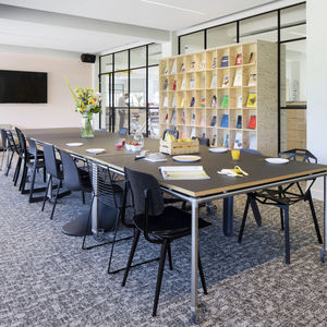 mesa de reuniones contemporánea