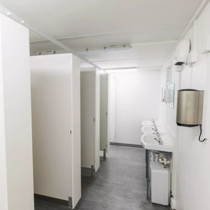 baño público móvil