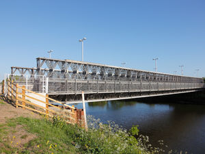 puente de aluminio