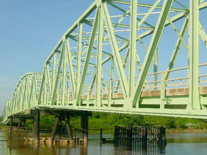 puente de aluminio