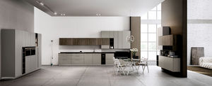 cocina moderna / de material laminado / lacada / con asideros