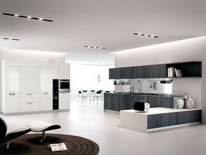 cocina moderna / de chapa de madera / lacada / con asideros