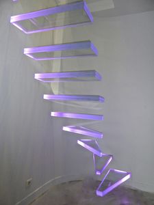 escalera en L / estructura de metal / con peldaños de vidrio / sin contrahuellas