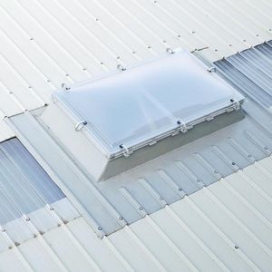 cúpula para iluminación natural de vidrio