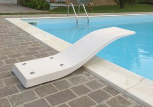 trampolín de piscina