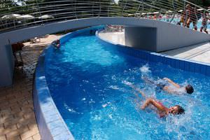 río tranquilo para parque acuático