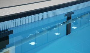 suelo móvil para piscina pública