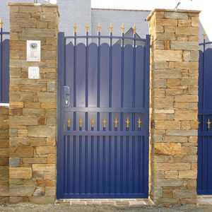 puerta para jardín de aluminio