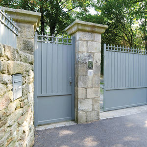 puerta para jardín de aluminio